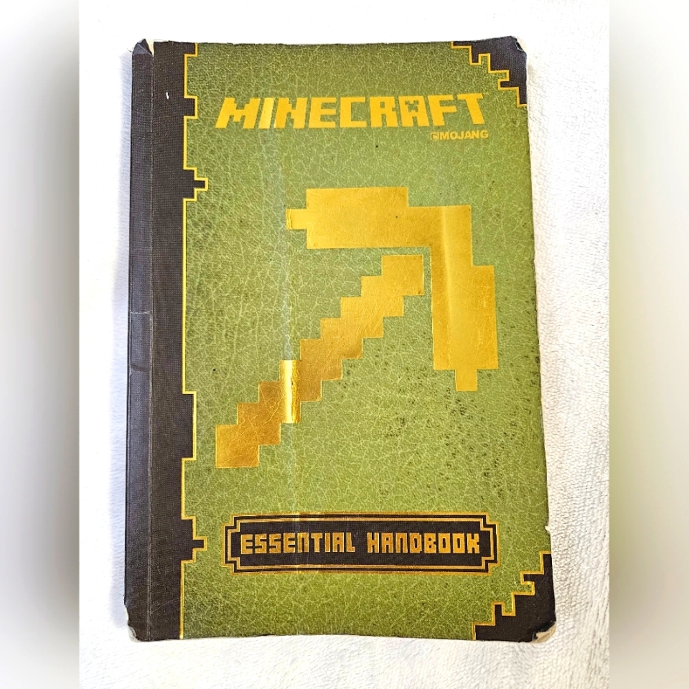 Minecraft: Essential Paperback Manual Handbook An Official Mojang Book Infinite